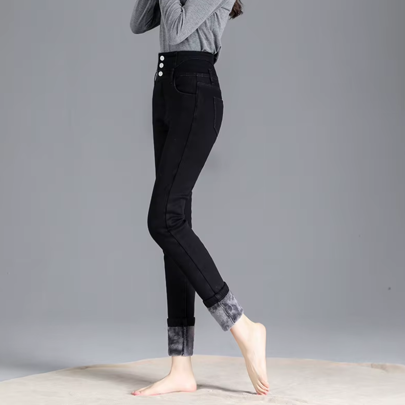 Fleece-Lined Jeans: Comfort and Style in Winter